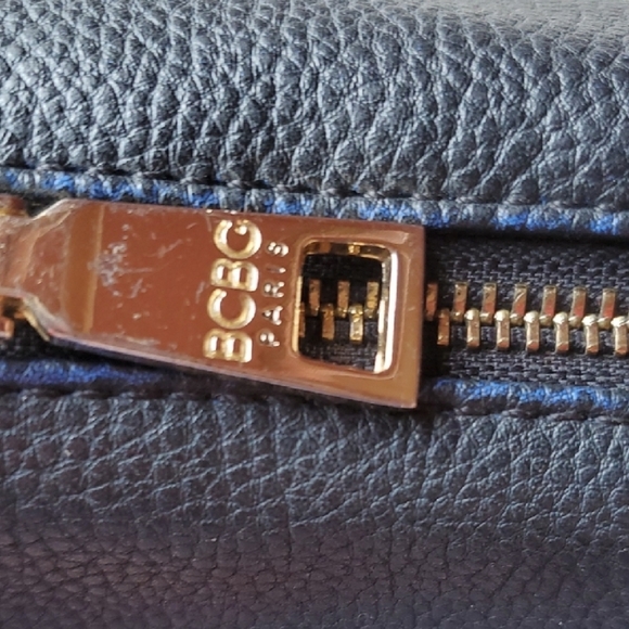 BCBG Paris Blue Crossbody Bag with Gold Accents Approx 10 X 8 - Picture 11 of 12